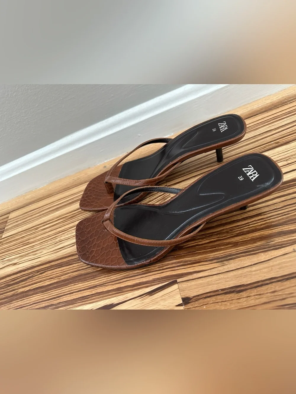 Zara Brown Kitten Heel Thong Sandals - Picture 2 of 3